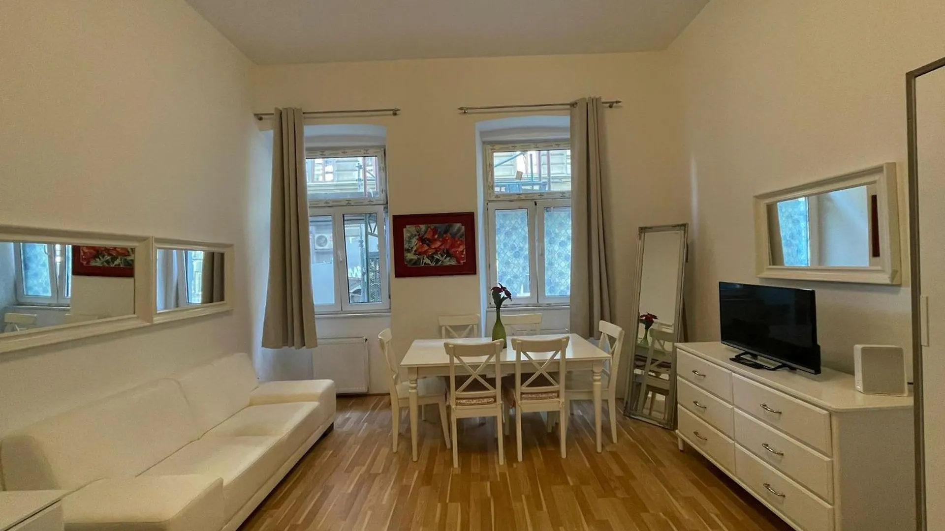 Stylish 1Br Apt With The Best Location Vienna Apartment